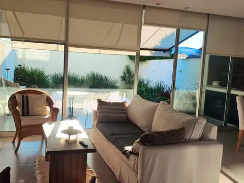 Depto Tipo Casa en Venta en City Bell, USD 190.000