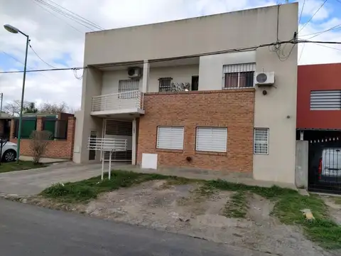 Venta de dúplex tres dormitorios, Los Hornos,  La Plata