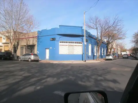 Muy buen departamento de 2 ambientes con patio.
