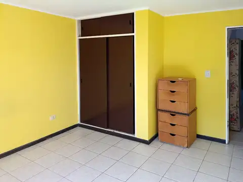 Casa en alquiler con amplio jardín y excelente espacio exterior.