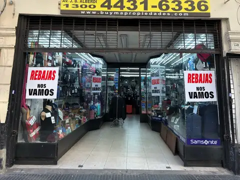 Local frente al Palacio Barolo