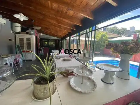 Casa en Venta con 2 cocheras