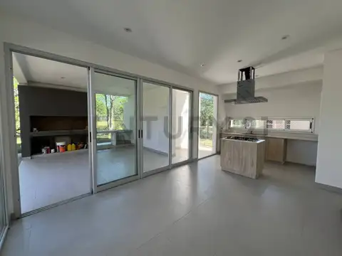 Casa 6 ambientes con 3 baños