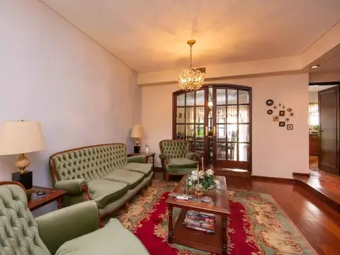 VENTA CASA 4 AMBIENTES GARAJE APTO CREDITO DEVOTO