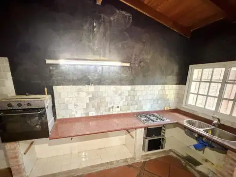 Casa 5 ambientes con 1 baño