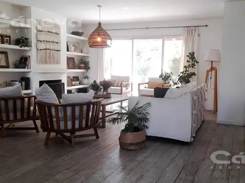 Casa 6 ambientes con 3 baños