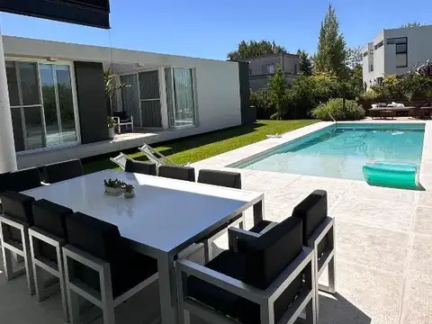 CASA 5 SUÍTES Y PLAYROOM EN TERRAVISTA - PERMUTA Y FINANCIA