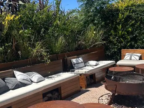 Casa en Venta con 4 cocheras