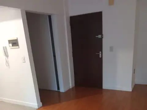 Aráoz 400, Piso 1
