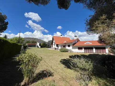 Casa en Venta en La Falda, USD 430.000