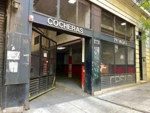 Avenida Hipólito Yrigoyen 2100