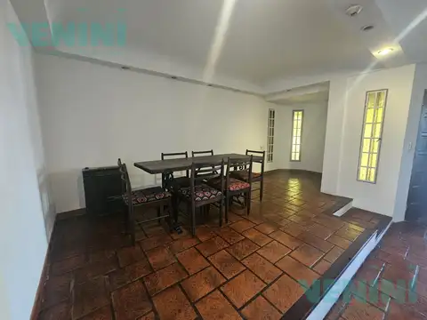 Casa 5 ambientes con 4 baños