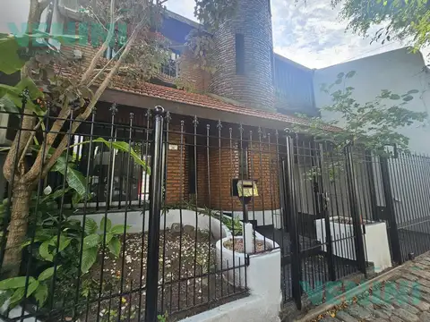 Alquiler Casa 5 amb. con jardín, quincho, piscina y cochera  - Florida Oeste