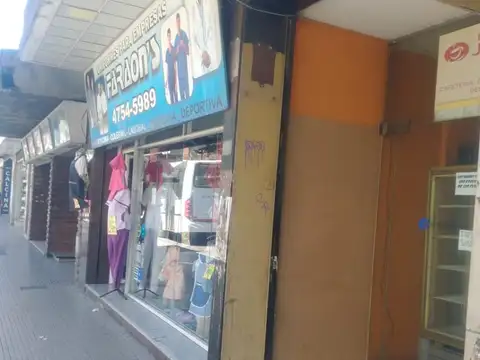 Excelente Local en venta a mts. de la Plaza San Martin, s/ importante calle Comercial