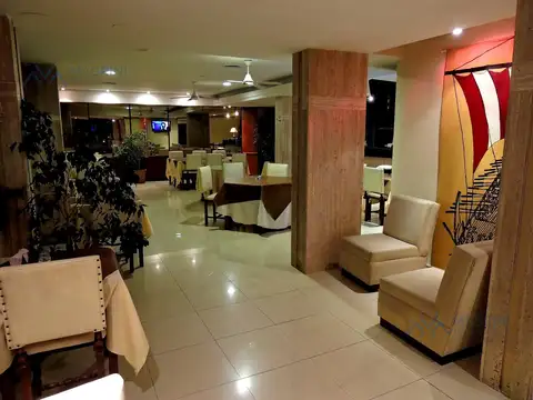 Edificio Hotel Fenicia en Av. Yrigoyen y Av. Rocha, Pergamino