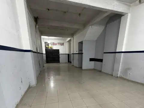 EXCELENTE LOCAL COMERCIAL CON PATIO