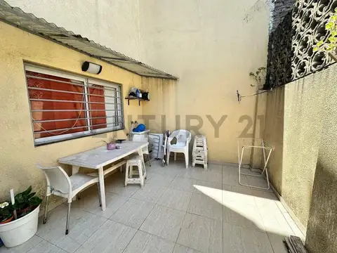 PH CON PATIO EN CASEROS