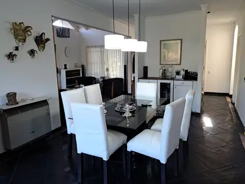Casa 6 ambientes con 3 baños