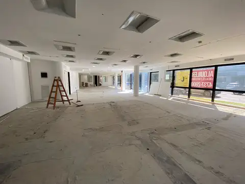 Oficina 4 ambientes con 2 baños