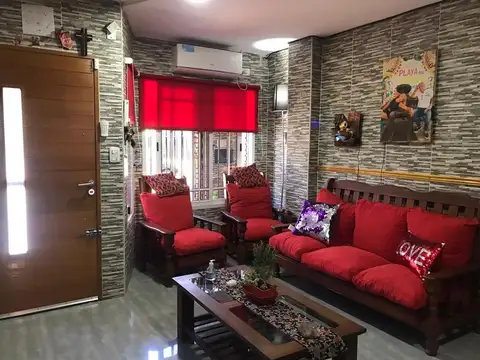 Depto Tipo Casa 4 ambientes con 2 baños