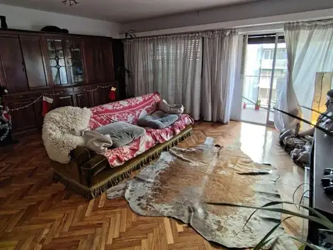 Venta semipiso de categoría 4 ambientes con cochera en Caballito