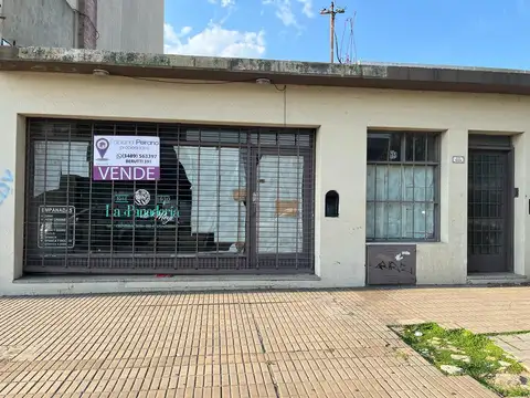 SOBRE AVENIDA. EN EXCELENTE ZONA COMERCIAL DE CAMPANA CENTRO