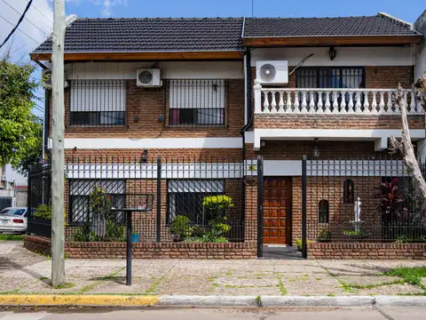 Venta de casa multifamiliar en Aldo Bonzi