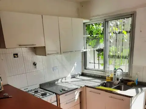 EXCELENTE UBICACION ,BUEN CHALET SOBRE LOTE 375MTS2