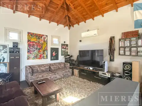 Casa 6 ambientes con 2 baños
