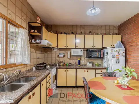 Casa en Venta con 3 cocheras