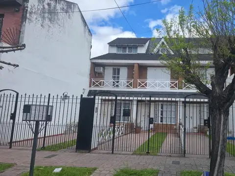 Casa Triplex  en Venta en Haedo, Morón, G.B.A. Zona Oeste
