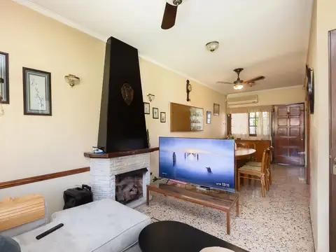 Casa 5 ambientes con 2 baños