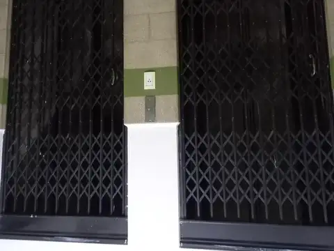 Oficina en Tribunales. Varios despachos. Sala de reuniones.