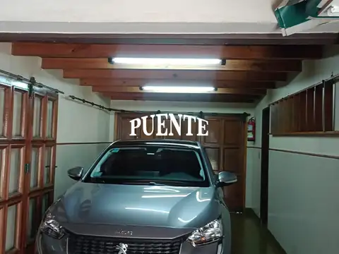Casa en Venta con 3 cocheras