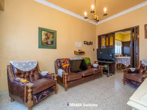 Casa en Venta con 3 cocheras