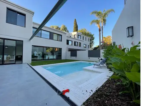 CASA EN VENTA ACASSUSO