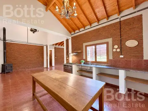 Casa en Alquiler con 4 cocheras