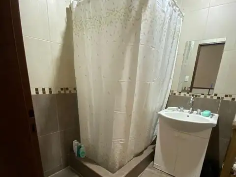 Depto Tipo Casa en Alquiler en Luis Guillon, $ 750.000