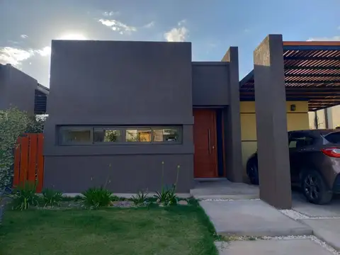 Casa en venta en Pinares de Furlotti (Mendoza)