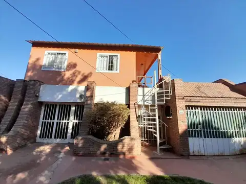 VENTA DE 2 CASAS FRENTE AL JOCKEY CLUB CORDOBA