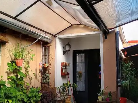 CASA DE 4 AMBIENTES EN VENTA - HAEDO NORTE