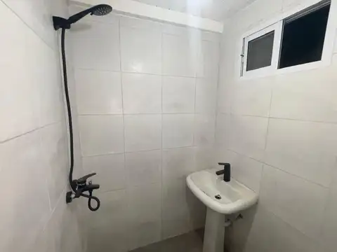 son 11 MonoAmb  a ESTrenar BBB, Centro Lanús, 1 mascota ok, 1 a 2 personas!