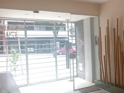 Semipiso de 3 amb, con cochera cubierta. en Flores