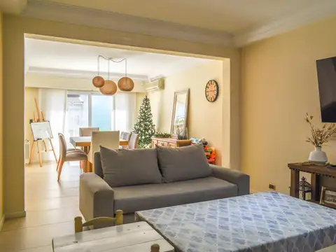 Casa 9 ambientes con 4 baños