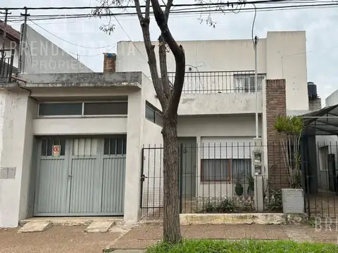 Casa con 2 departamentos