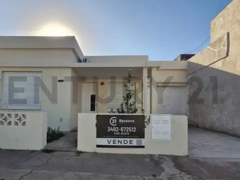 Casa sobre avenida en venta en Rafaela