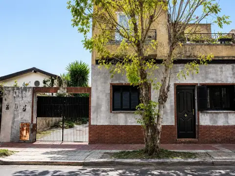 OPORTUNIDAD VENTA PH 3 AMB EN CASTELAR ESCUCHA OFERTAS