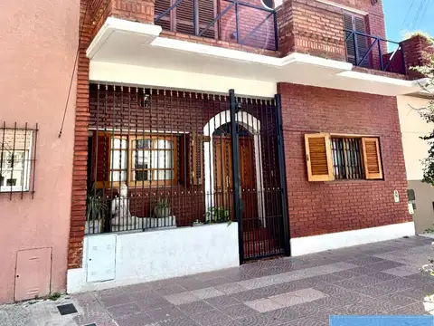 Casa en venta de 5 ambientes en Liniers