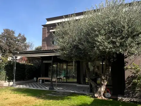 Casa en Venta en Coronel Dorrego, USD 420.000