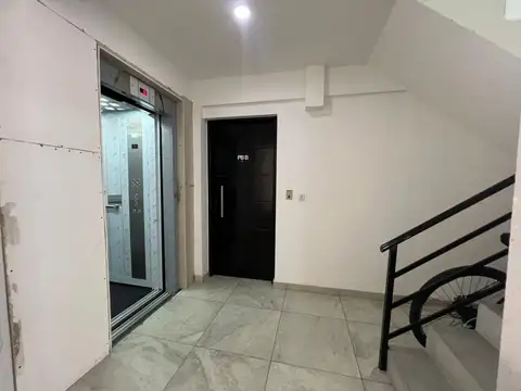 General Carlos María de Alvear 800